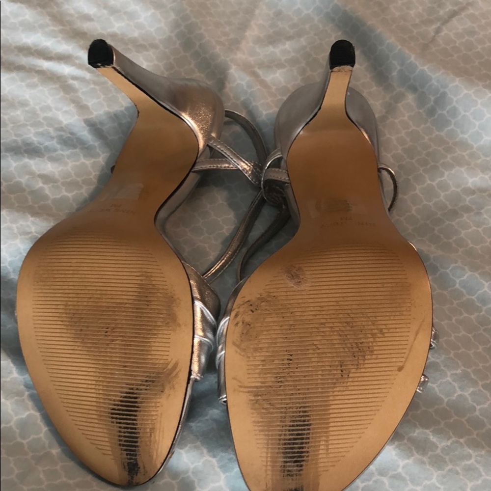 Silver heels - Picture 5 of 5